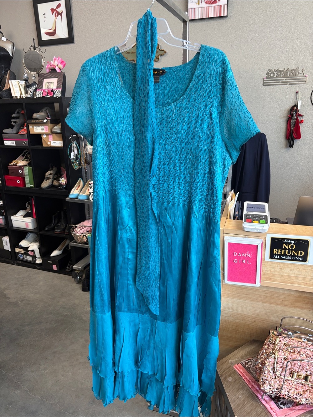 Flowing Teal Short-Sleeve Crinkle Tunic with Attached Scarf H9YWN5